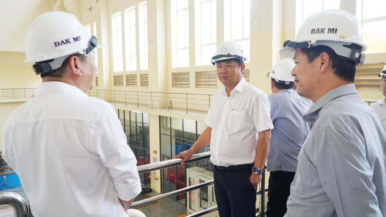 Provincial Party Secretary Luong Nguyen Minh Triet requested relevant agencies to consider the proposal to expand the project of Dak Mi 4 Hydropower Joint Stock Company.