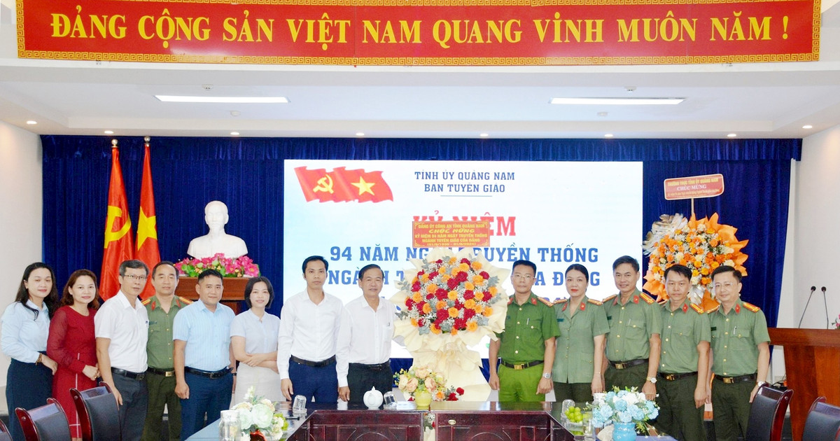 Agencies and units visit and congratulate the Party's Propaganda Sector's Traditional Day