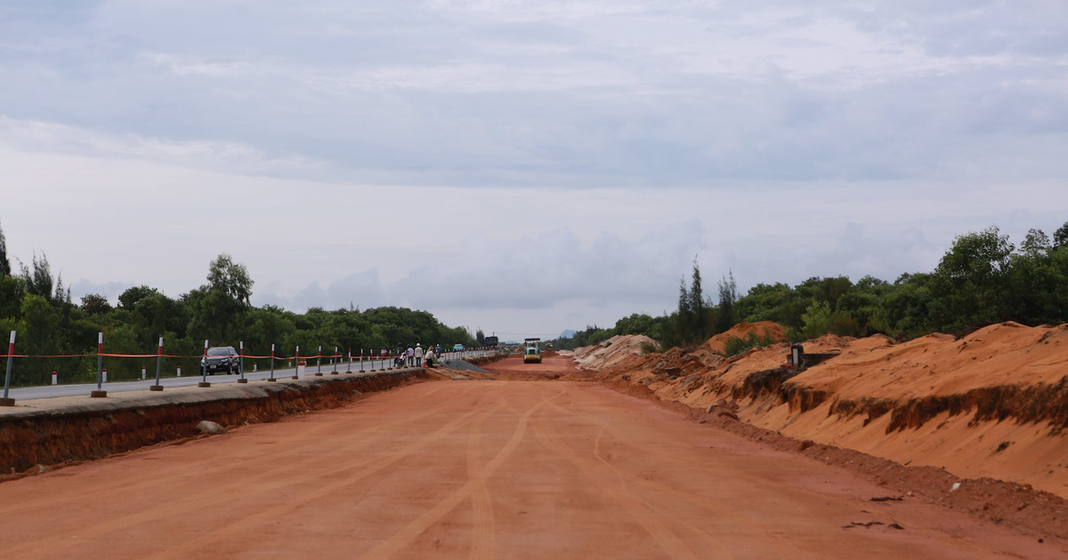 Consultations préliminaires pour organiser la vente aux enchères du droit d'exploitation de la mine de Tam Anh Nam