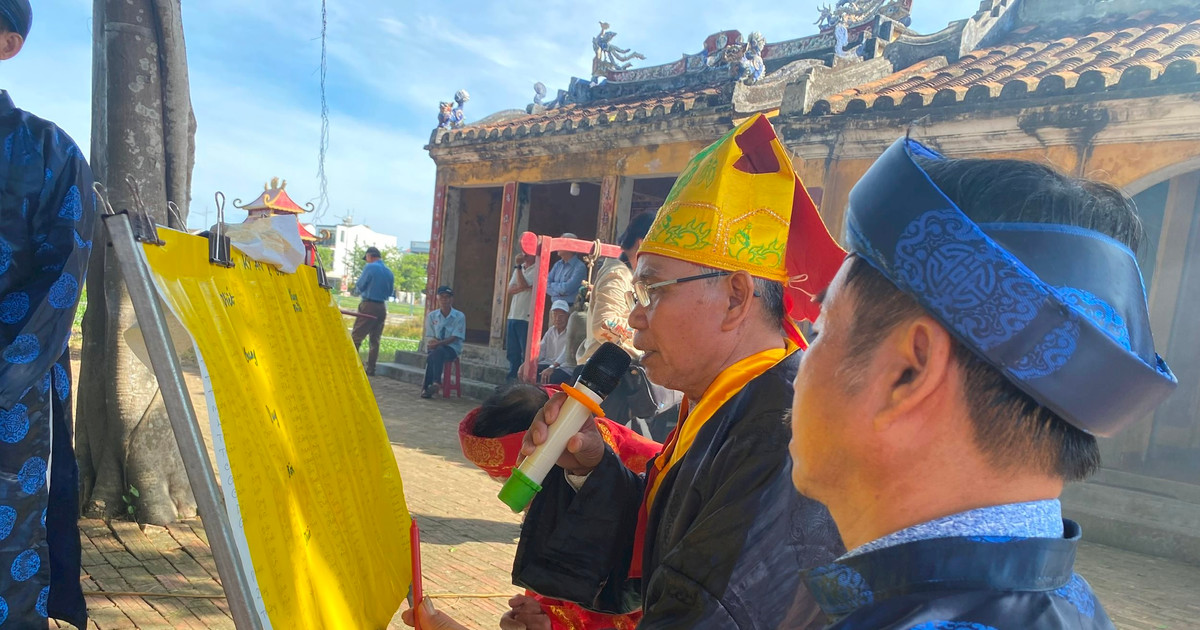 Organisation de l'anniversaire de la mort de la profession de potier Thanh Ha