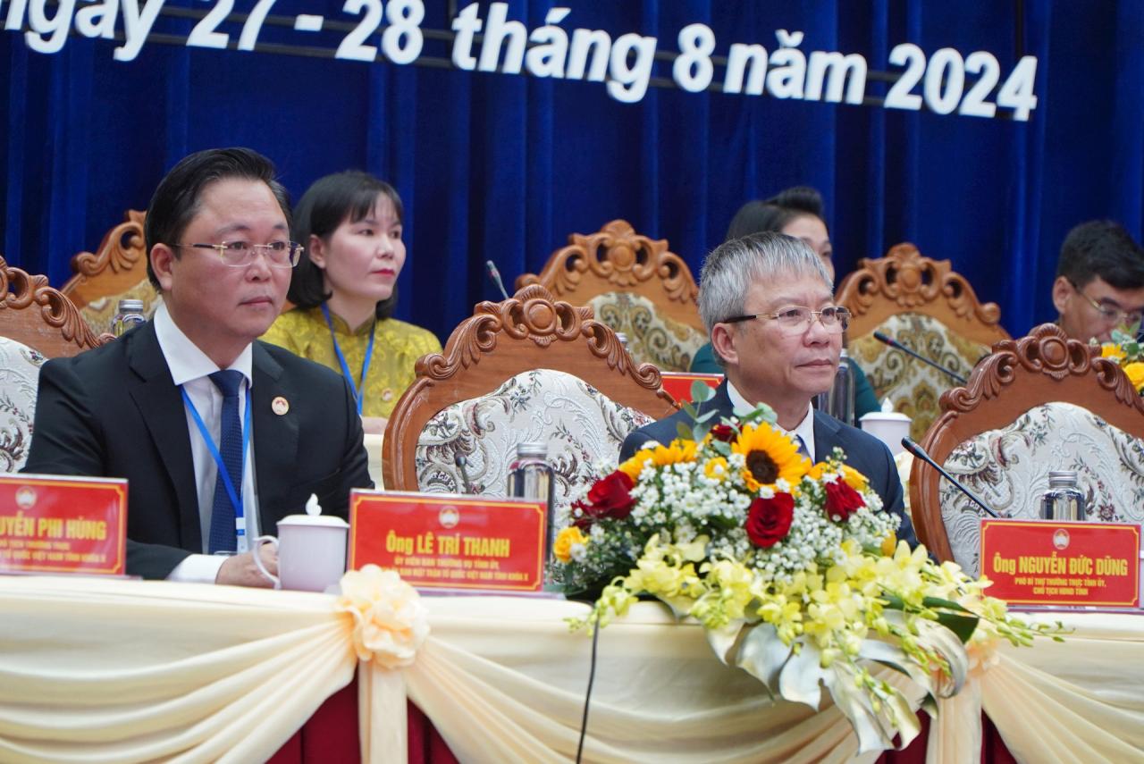 Phó Bí thư Thường trực Tỉnh ủy, Chủ tịch HĐNĐ tỉnh Nguyễn Đức Dũng tham gia Đoàn Chủ tịch Đại hội. Ảnh