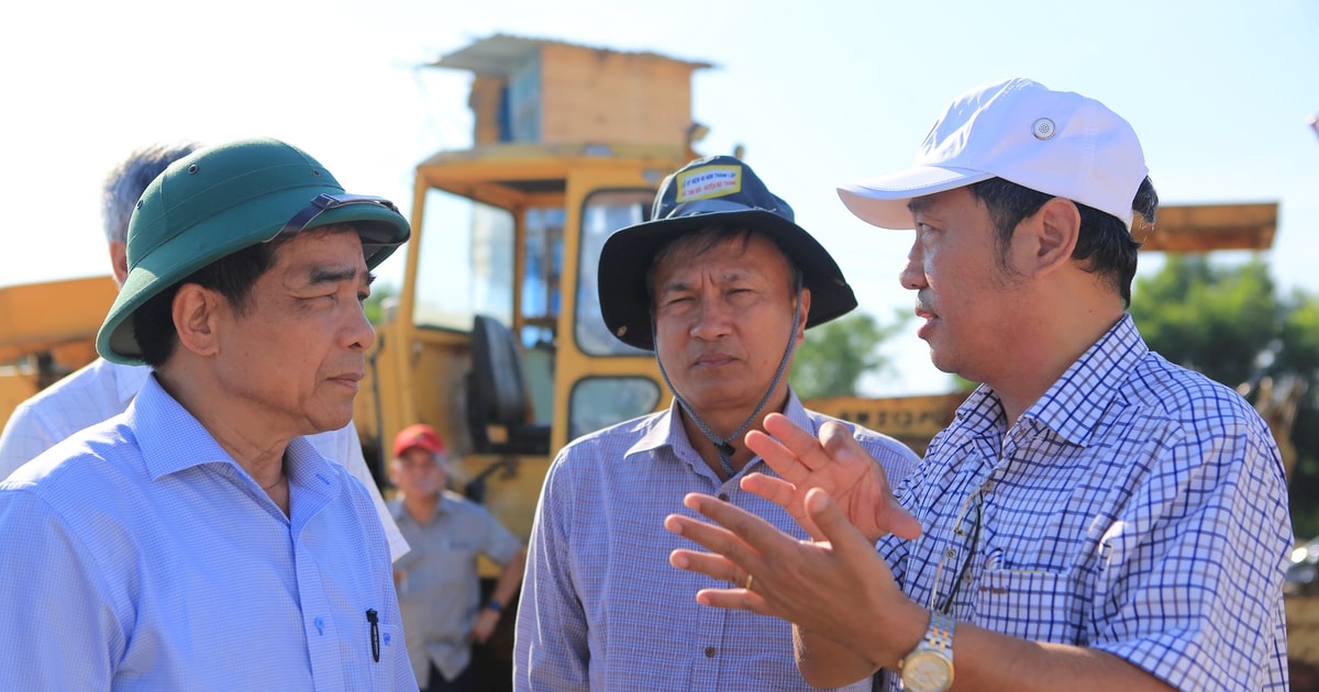 Les dirigeants et les fonctionnaires de Quang Nam retroussent leurs manches et se mettent au travail