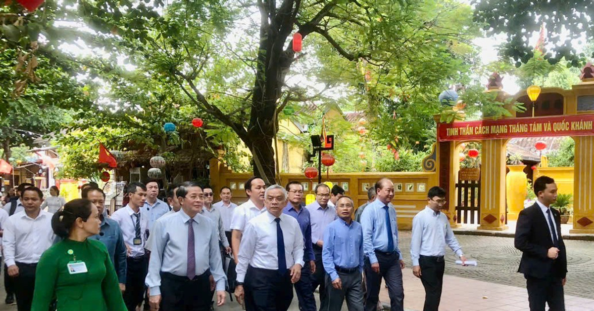 Vice President of Lao National Assembly visits Hoi An ancient town