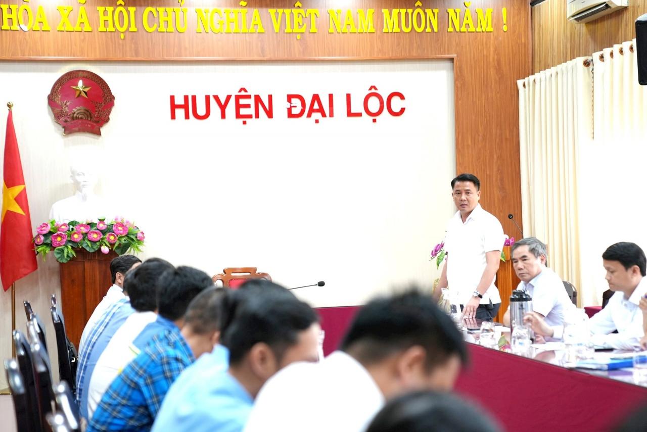 Lãnh đạo UBND huyện Đại Lộc làm việc với chủ đầu tư về giải phóng mặt bằng để thi công các công trình giao thông trọng điểm trên địa bàn huyện.