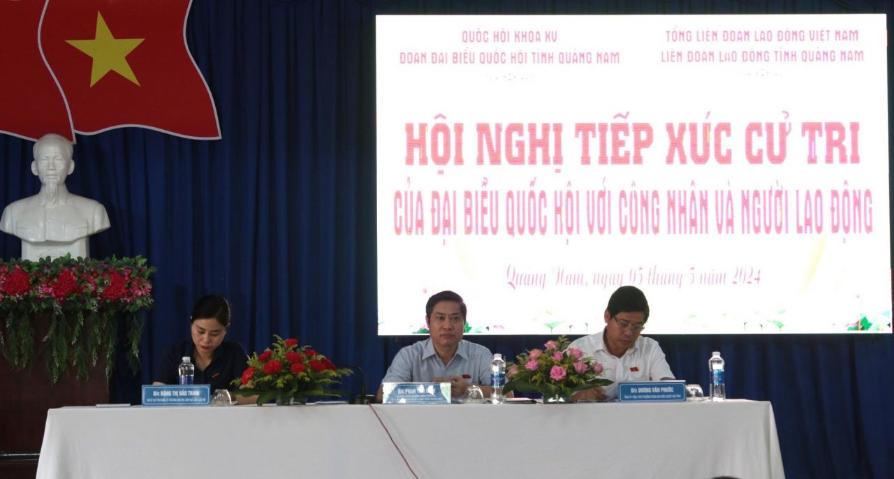 Quang Nam National Assembly Delegation meets with voters and workers in the province