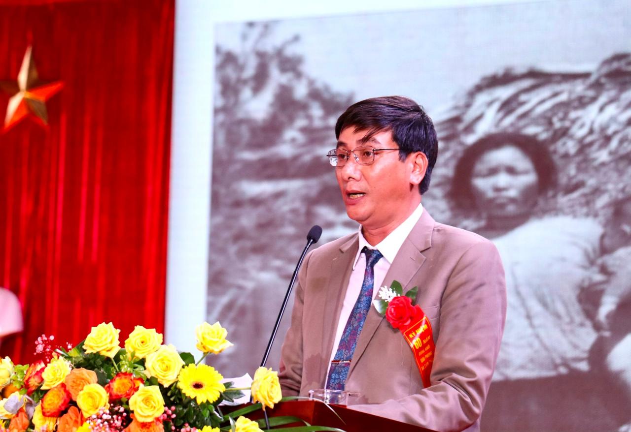 Mr. Bui Minh Thuan - Secretary of Cam Thanh Commune Party Committee read a speech at the ceremony. Photo: Q.T