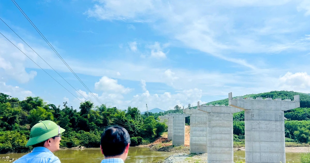 El proyecto del puente Tan Binh y la circunvalación de la carretera nacional 14E que pasa por la ciudad de Tan Binh están retrasados.