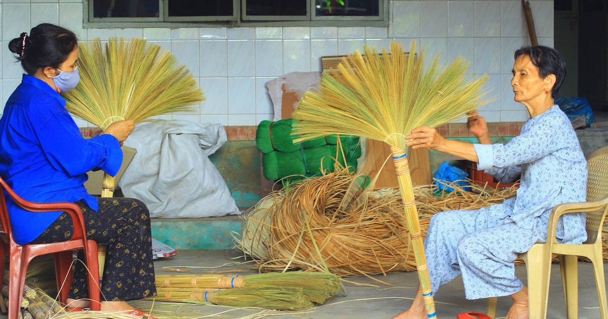 ໝູ່​ບ້ານ​ເຮັດ​ໄມ້​ດອກ​ແຂມ Chiem Son ທີ່​ຄຶກ​ຄື້ນ