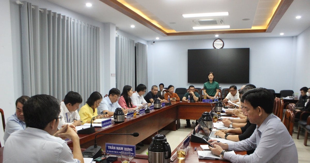 Le vice-président du Comité populaire provincial, Tran Nam Hung, reçoit périodiquement les citoyens en octobre