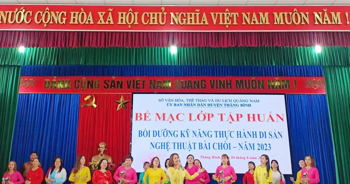 Thang Binh se entrena en el arte de cantar Bai Choi