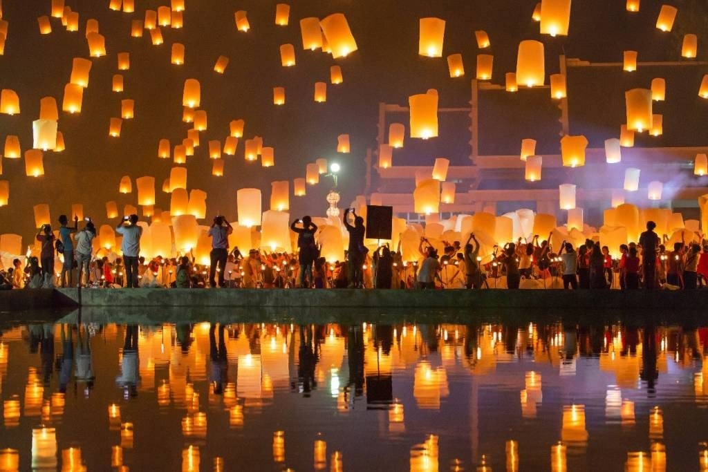 S'immerger dans la nuit de Loy Krathong sera une expérience étrange inoubliable | Photo : Thanh Tu