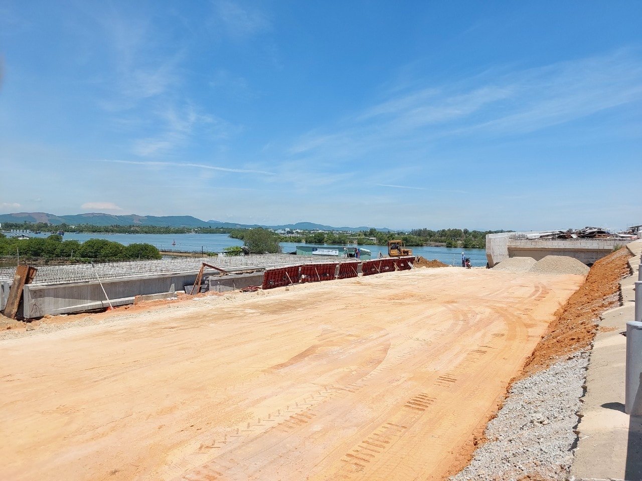 Le projet de la route 129 en direction de Nui Thanh s'accélère.