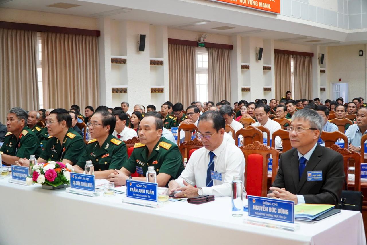 Comrade Nguyen Duc Dung - Standing Deputy Secretary of the Provincial Party Committee, Chairman of the Provincial People's Council and delegates attending the congress. Photo: TAM DAN