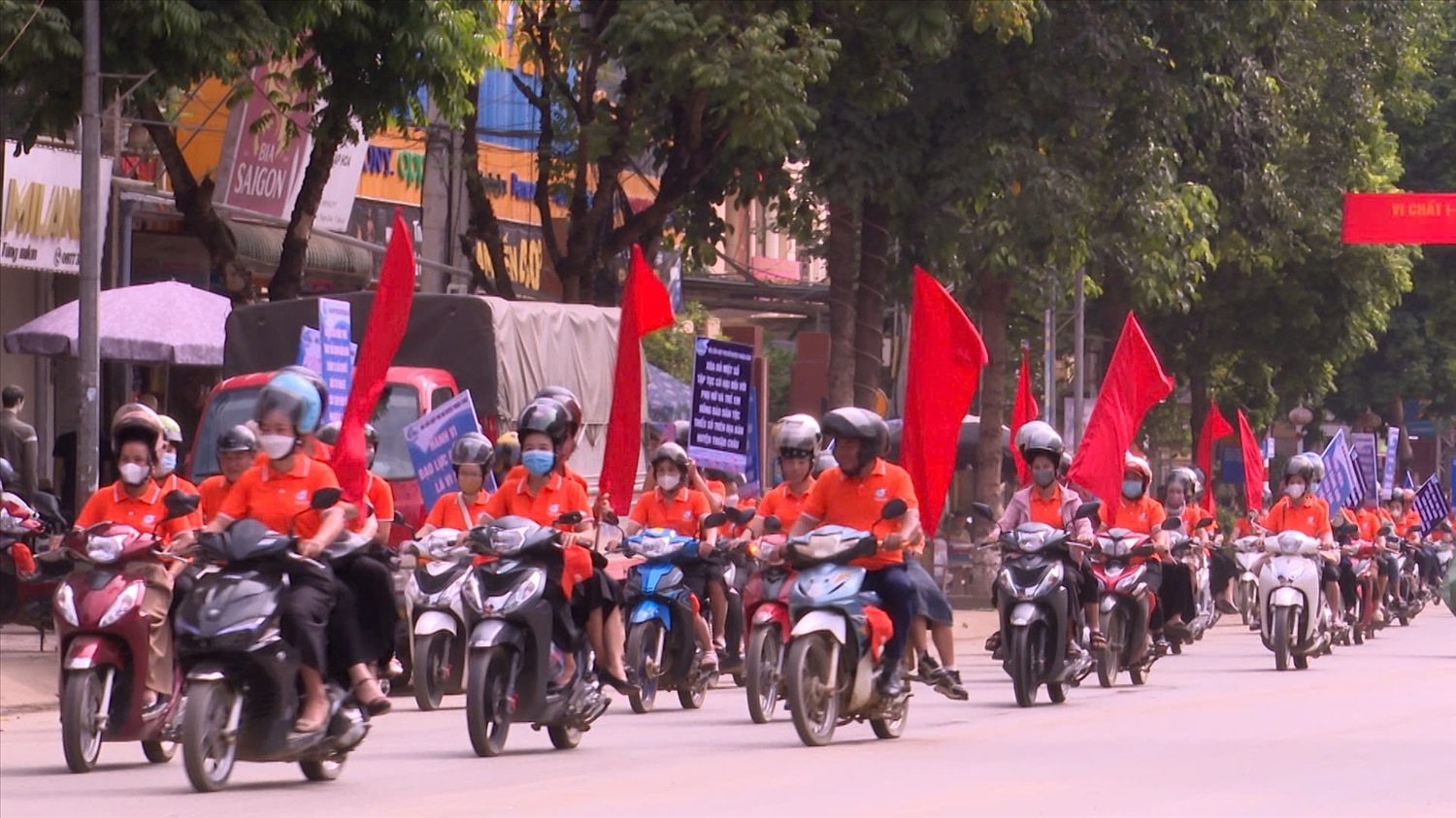 Lễ phát động đã thu hút sự tham gia của 250 đại biểu là cán bộ, thành viên các Tổ truyền thông, hội viên phụ nữ của 27 xã trên địa bàn huyện.