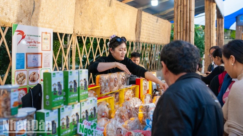 Đà Nẵng: Hàng trăm sản phẩm OCOP kết nối chị em phụ nữ ảnh 4