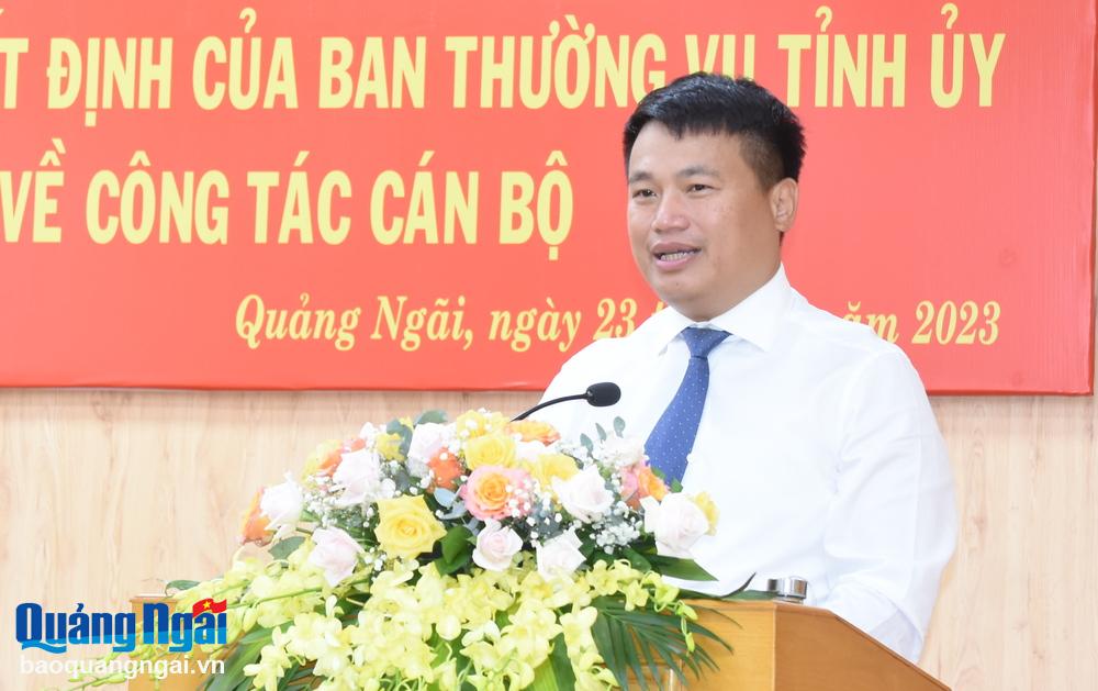 Phó Bí thư Thường trực Tỉnh ủy, Trưởng đoàn ĐBQH tỉnh Đặng Ngọc Huy phát biểu tại hội nghị.