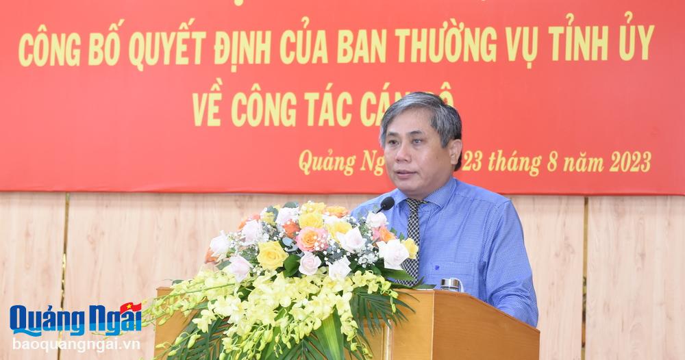 Trưởng ban Tổ chức Tỉnh ủy Lữ Ngọc Bình công bố các Quyết định của Ban Thường vụ Tỉnh ủy.