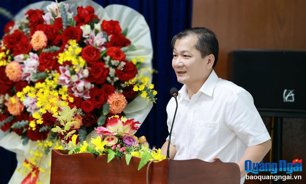 Editor-in-Chief of Quang Ngai Newspaper Nguyen Phu Duc thanked the Standing Deputy Secretary of the Provincial Party Committee, Head of the Provincial National Assembly Delegation Dang Ngoc Huy and the provincial leaders for their attention to Quang Ngai Newspaper over the past time.