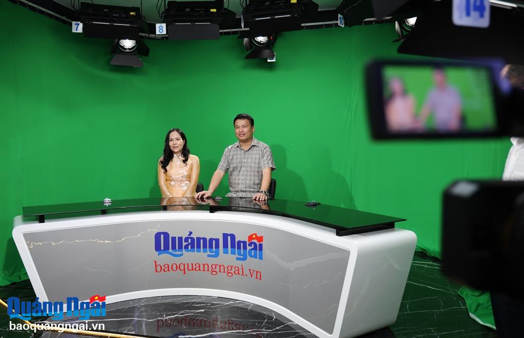 Standing Deputy Secretary of the Provincial Party Committee, Head of the Provincial National Assembly Delegation Dang Ngoc Huy visited the Studio Room.