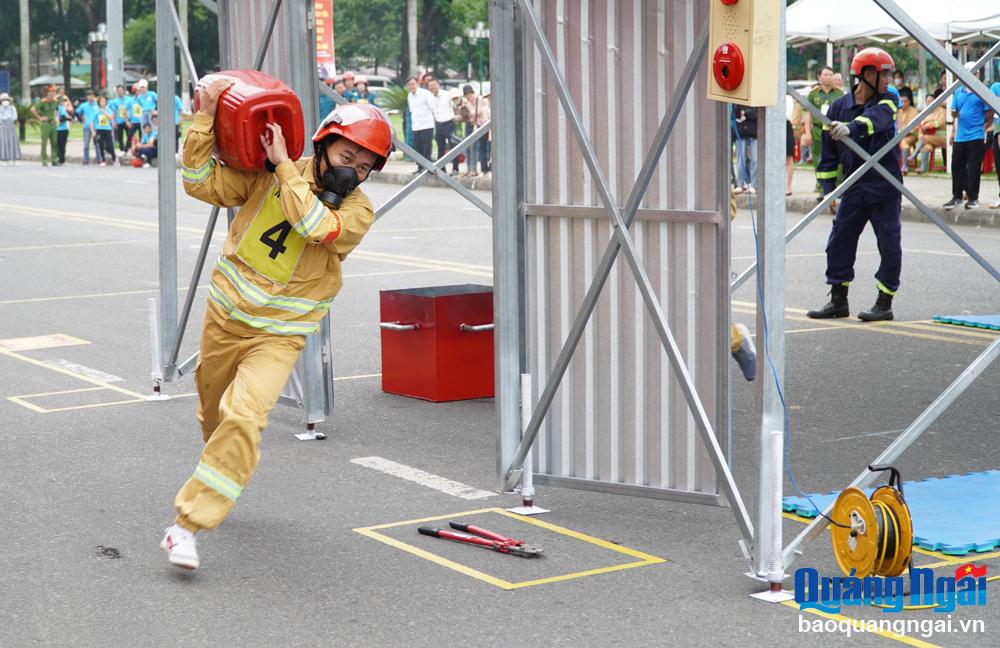 Nội dung thi thực hành di chuyển tài sản trong đám cháy.