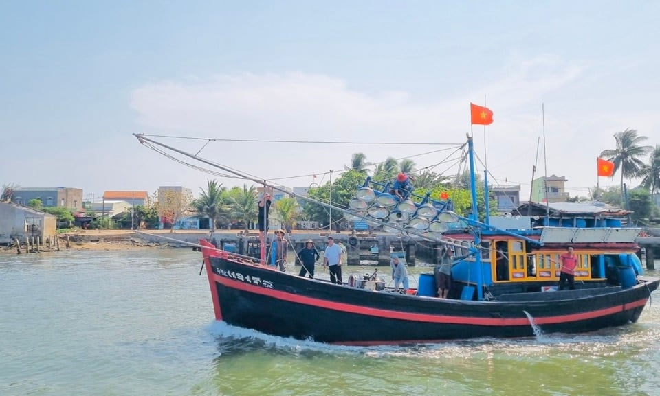 Quang Ngai: Los pescadores retiran por unanimidad la “tarjeta amarilla” a la pesca INDNR