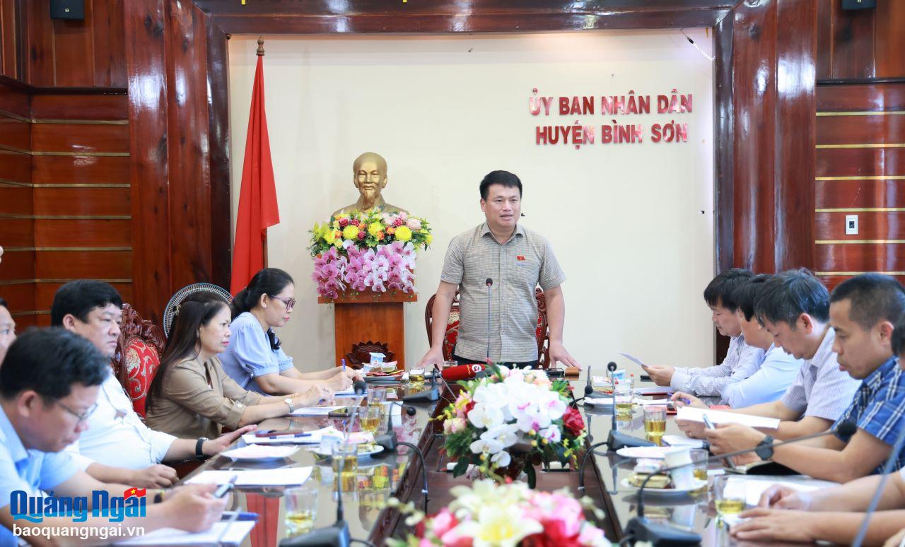 Phó Bí thư Thường trực Tỉnh ủy, Trưởng đoàn ĐBQH tỉnh Đặng Ngọc Huy phát biểu kết luận buổi làm việc.