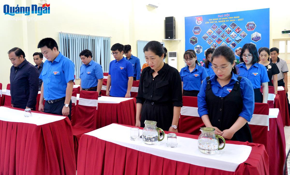 Cơ quan Tỉnh đoàn dành một phút mặc niệm tưởng nhớ Tổng Bí thư Nguyễn Phú Trọng.