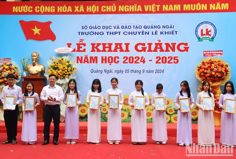 Hơn 271 nghìn học sinh tỉnh Quảng Ngãi hân hoan bước vào năm học mới ảnh 3