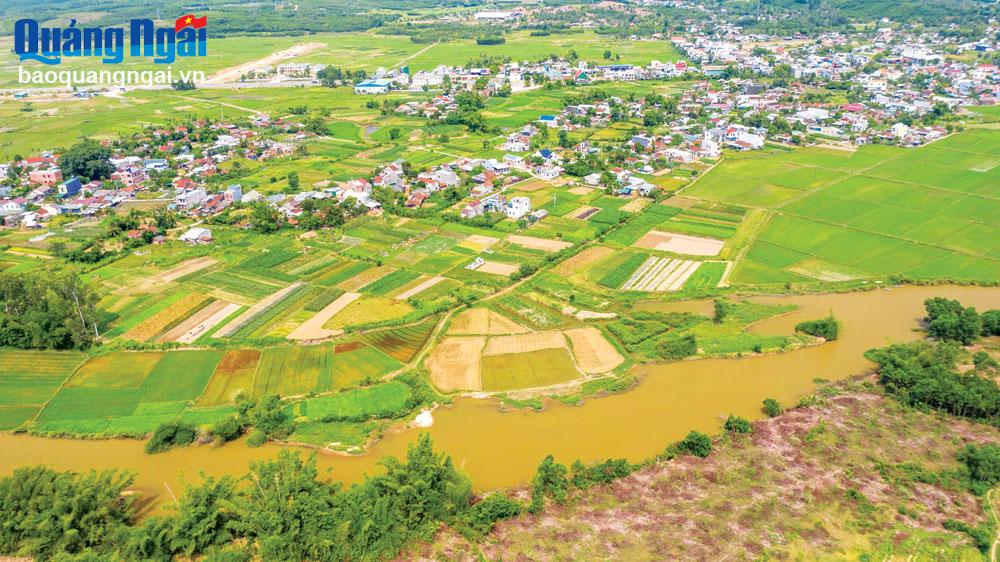 Làng quê Bình Long (Bình Sơn) nhìn từ trên cao.  					       Ảnh: BÙI THANH TRUNG  