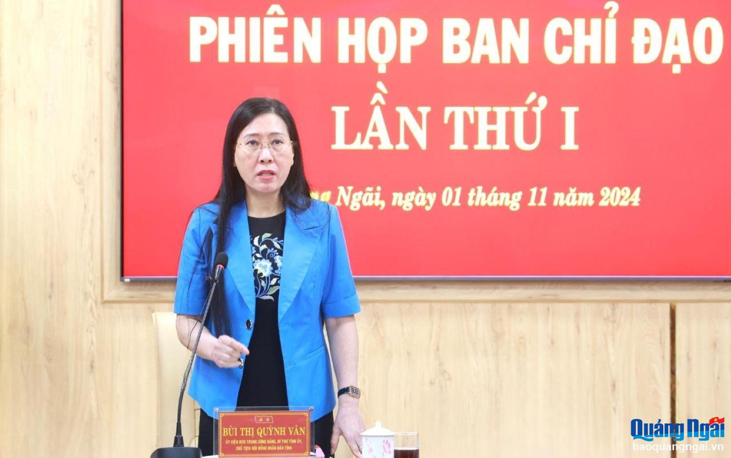 Ủy viên Trung ương Đảng, Bí thư Tỉnh ủy, Chủ tịch HĐND tỉnh Bùi Thị Quỳnh Vân- Trưởng Ban Chỉ đạo triển khai xóa nhà tạm, nhà dột nát trên địa bàn tỉnh kết luận phiên họp.