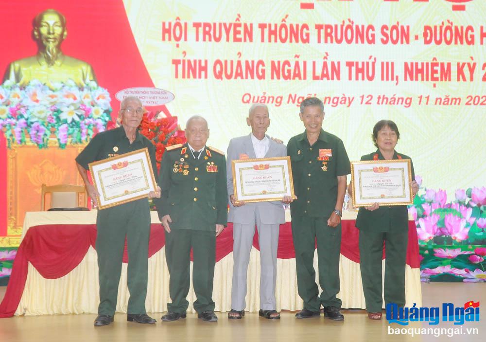 Trung ương Hội tặng Bằng khen cho 1 tập thể và 2 cá nhân.