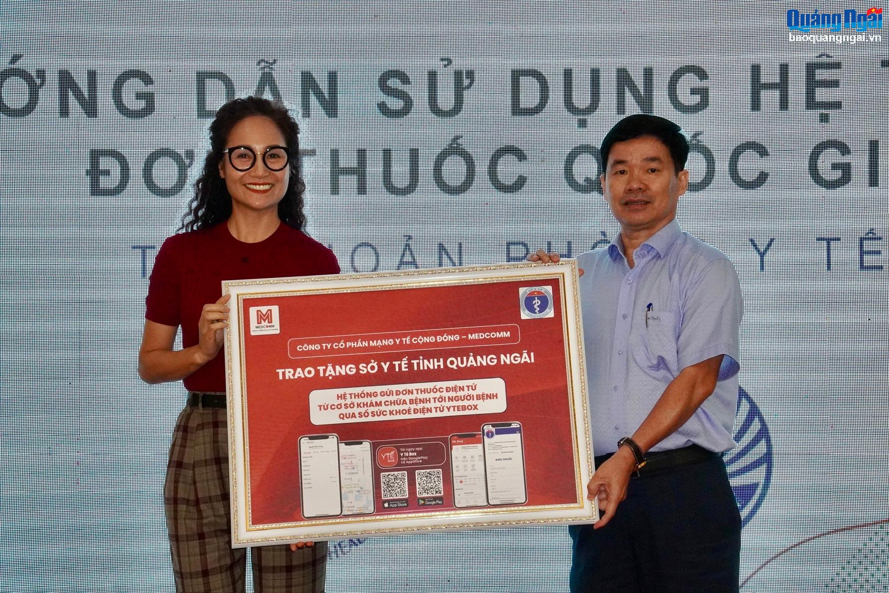 Tặng hệ thống gửi đơn thuốc điện tử cho Sở Y tế.