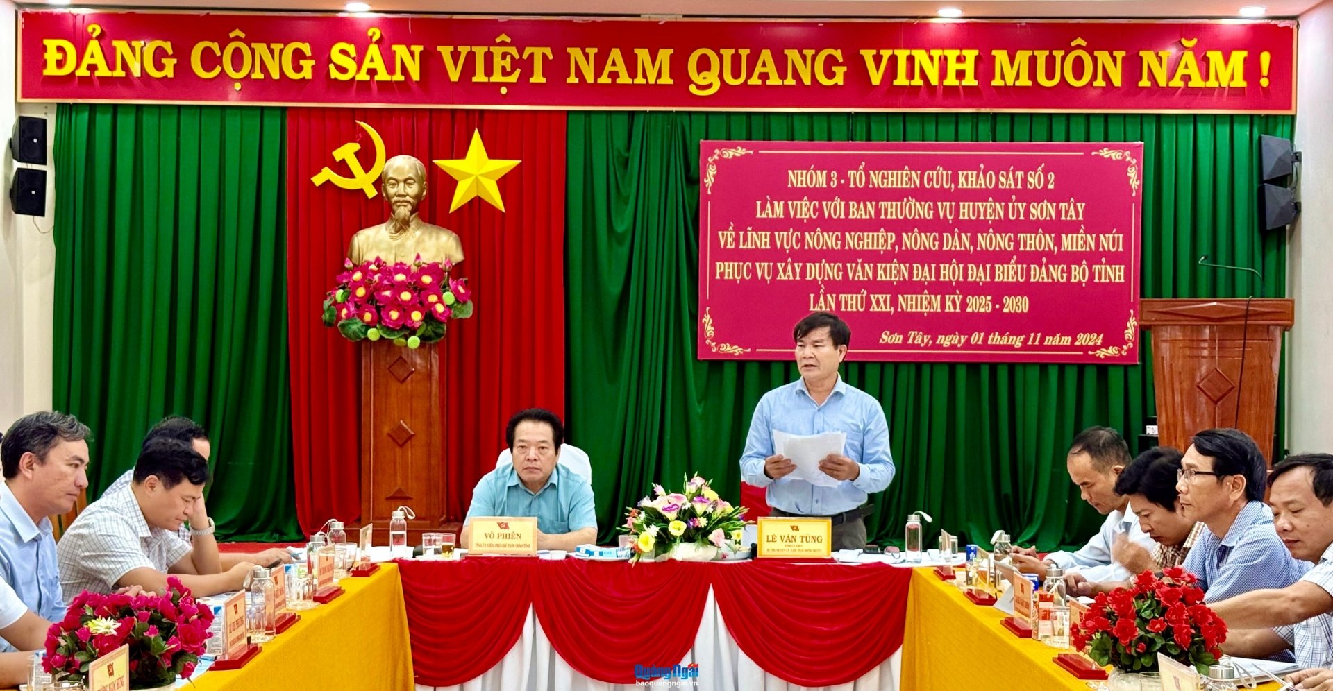 Bí thư Huyện ủy Sơn Tây Lê Văn Tùng báo caos tình hình thực hiện nhiệm vụ phát triển nông nghiệp, nông dân, nông thôn, miền núi trên địa bàn.