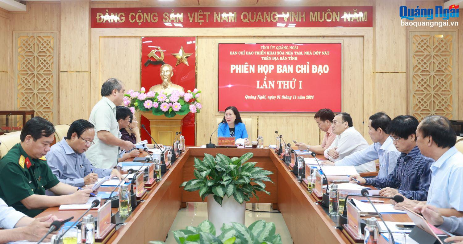 Các đại biểu tham dự phiên họp.