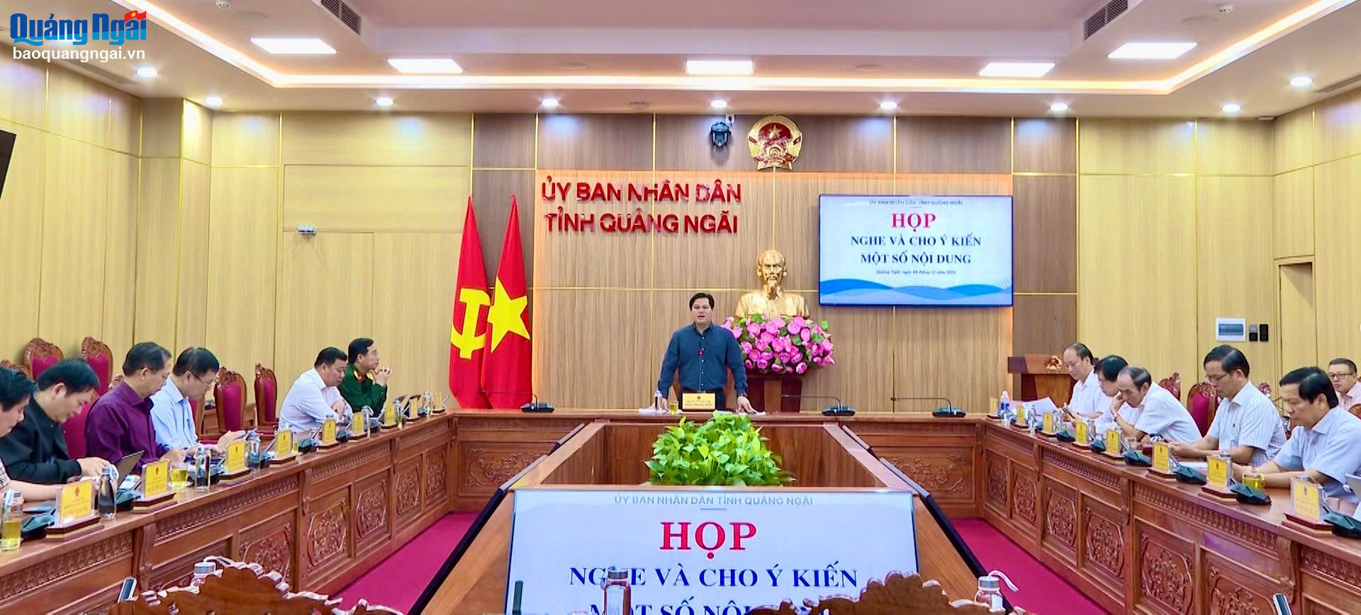 Quang cảnh cuộc họp.