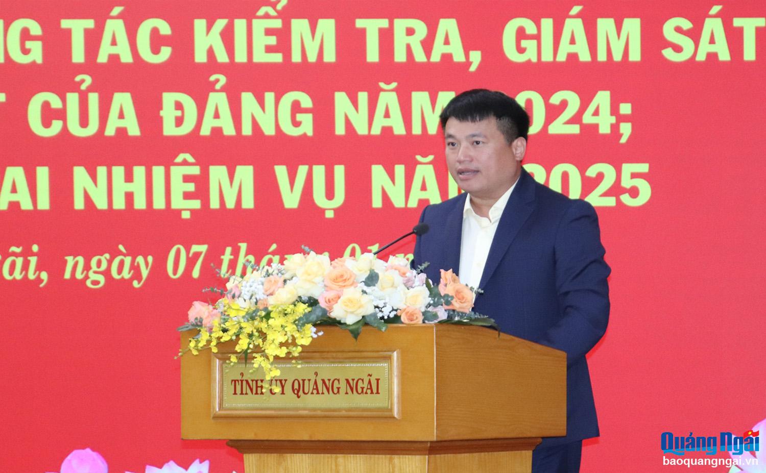 Phó Bí thư Thường trực Tỉnh ủy, Trưởng đoàn ĐBQH tỉnh Đặng Ngọc Huy phát biểu chỉ đạo tại hội nghị.