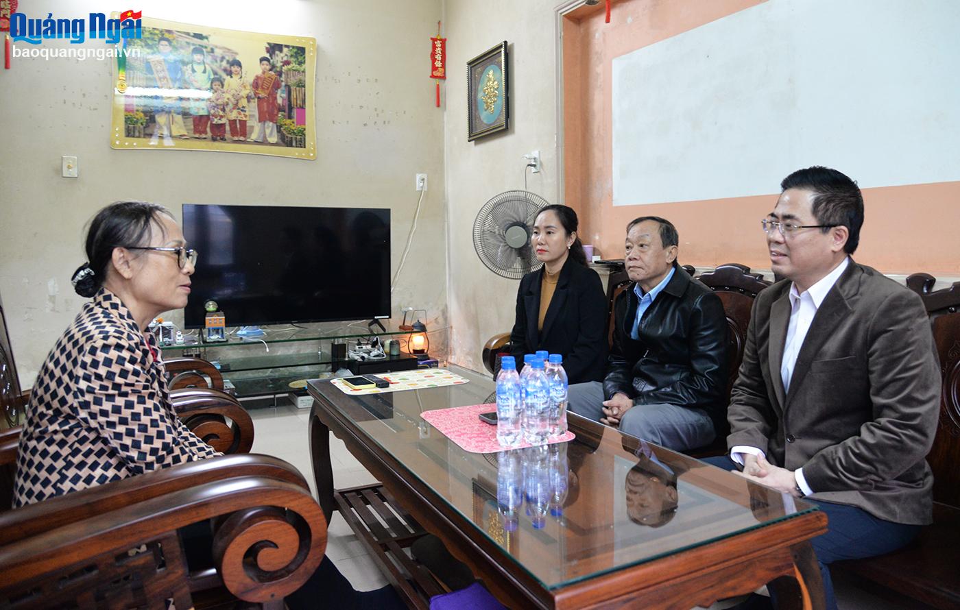 Đồng chí Nguyễn Hoàng Giang thăm, chúc Tết gia đình đồng chí Đỗ Quang Thắng - nguyên Ủy viên Bộ Chính trị, Bí thư Trung ương Đảng, Chủ nhiệm Uỷ ban Kiểm tra Trung ương, nguyên Bí thư Tỉnh ủy Quảng Ngãi.