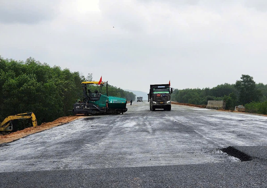 Bộ trưởng Trần Hồng Minh: Nỗ lực đưa cao tốc Quảng Ngãi - Hoài Nhơn vượt tiến độ - Ảnh 3.