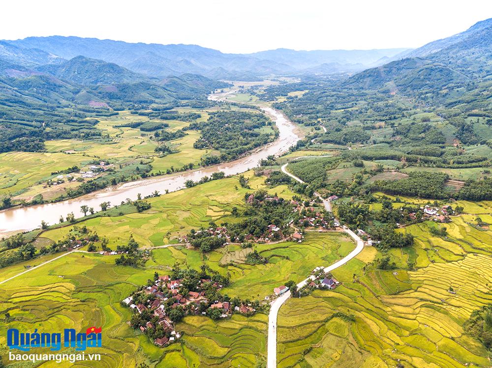 Một thoáng Sơn Ba.  Ảnh: TƯỜNG LINH