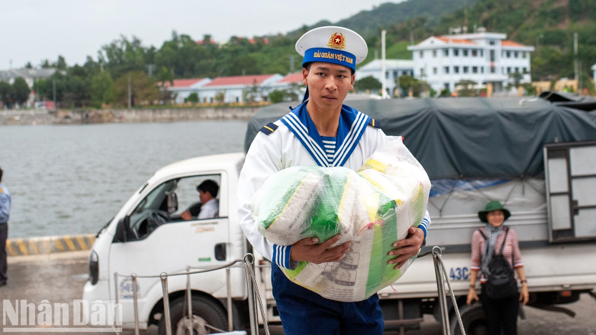 Gói ghém “hương vị Tết” gửi quân và dân huyện đảo Cồn Cỏ, Lý Sơn ảnh 7