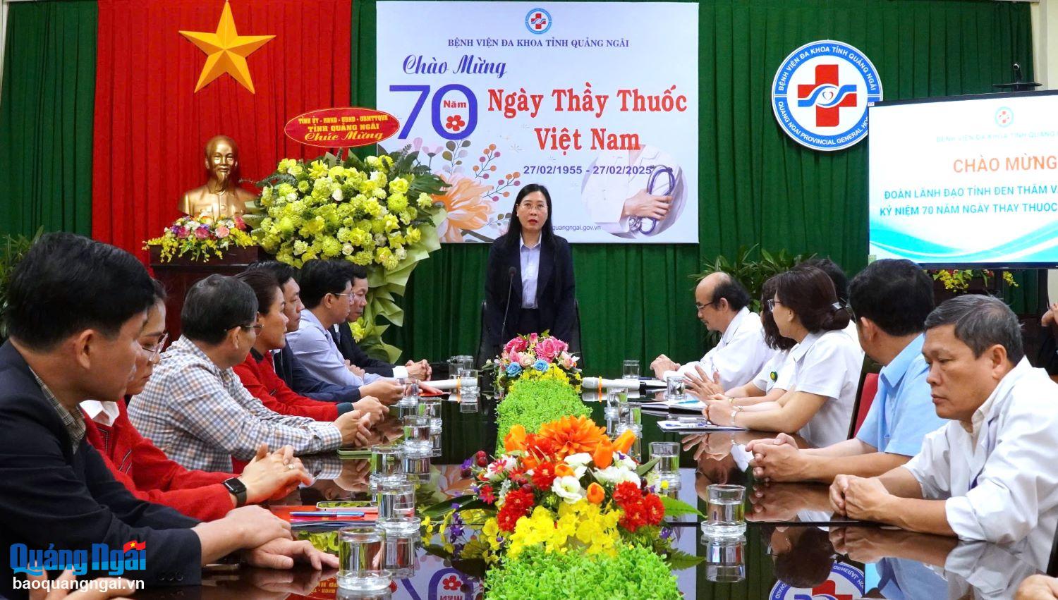 Nhân kỷ niệm 70 năm Ngày Thầy thuốc Việt Nam, Bí thư Tỉnh ủy chúc đội ngũ cán bộ, y bác sĩ, người lao động ngành Y tế luôn giữ vững niềm đam mê nghề nghiệp, nêu cao tinh thần trách nhiệm, tiếp tục phát huy truyền thống của ngành, đạt nhiều thành tích trong thực hiện nhiệm vụ, góp phần đưa ngành Y tế có bước phát triển mới, đóng góp cho sự phát triển chung của tỉnh.