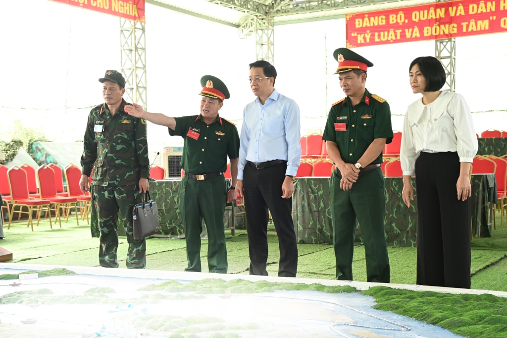 Đồng chí Trưởng Ban Dân vận Tỉnh ủy cùng lãnh đạo Bộ CHQS tỉnh kiểm tra Sở chỉ huy diễn tập KVPT huyện Đầm Hà năm 2023.