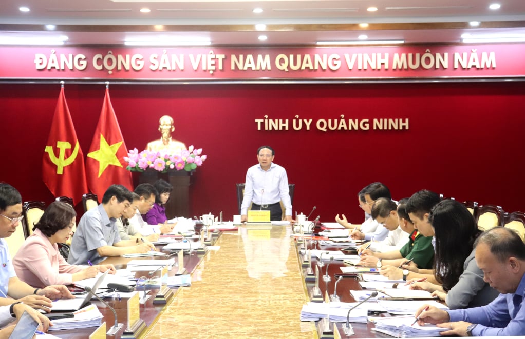 Đồng chí Nguyễn Xuân Ký, Ủy viên Trung ương Đảng, Bí thư Tỉnh ủy, Chủ tịch HĐND tỉnh chủ trì cuộc giao ban.