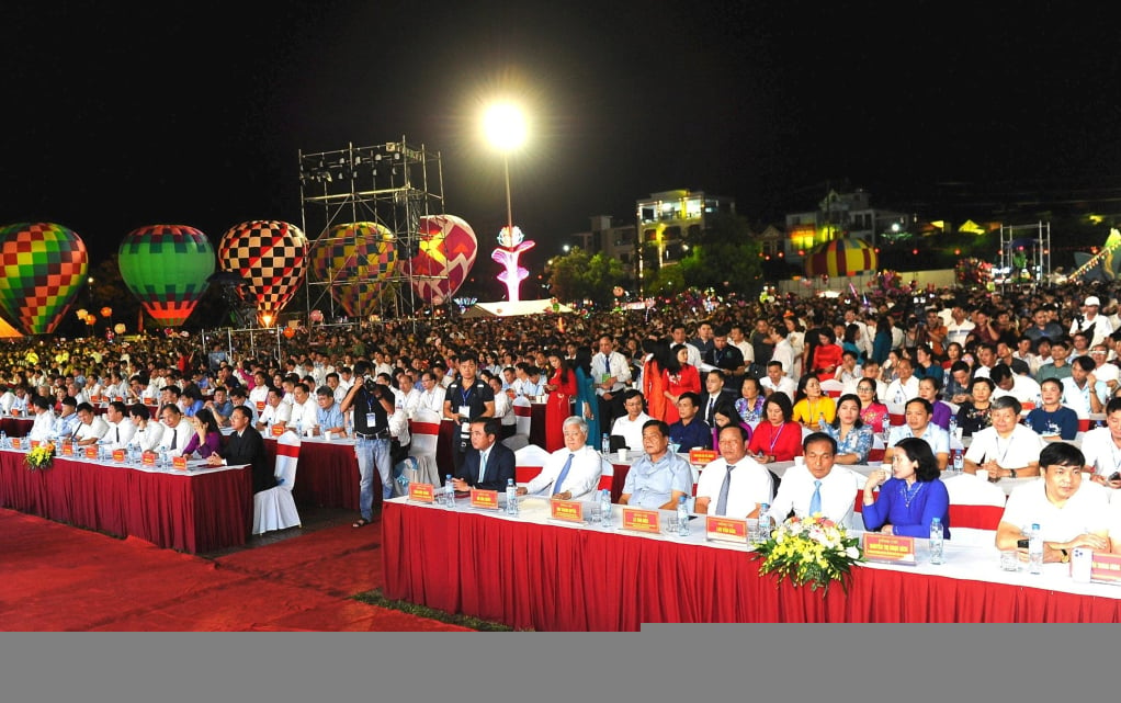 Các đại biểu và nhân dân dự lễ khai mạc Festival Chí Linh-Hải Dương 2023.