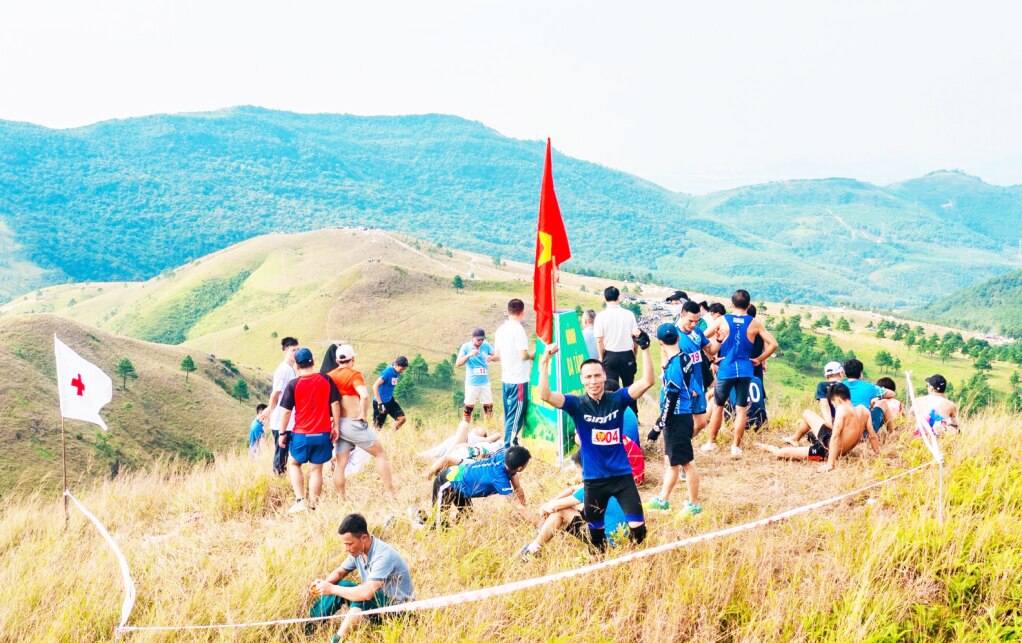 VĐV leo núi chạm đích là đỉnh Phượng Hoàng.