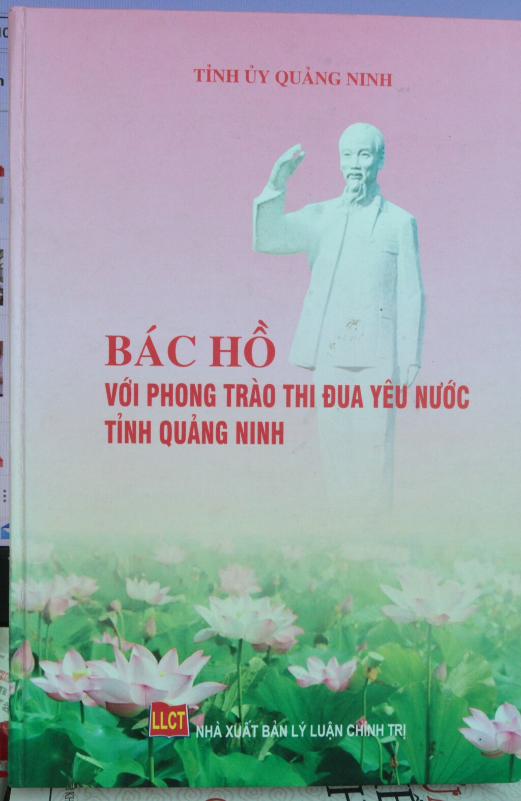 Trang bìa cuốn sách 