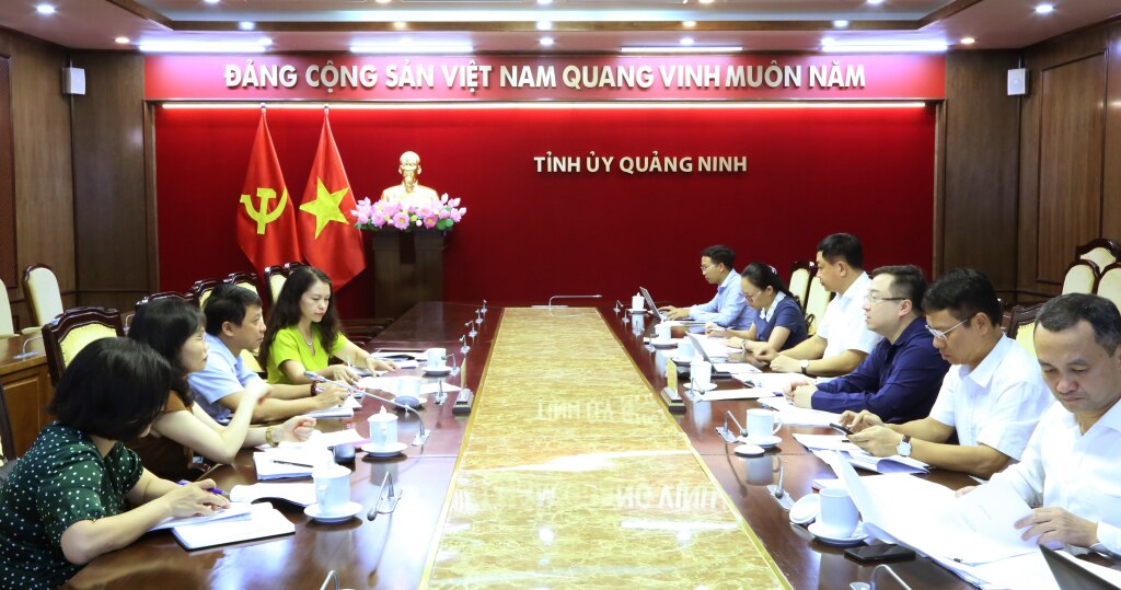 Quang cảnh buổi làm việc.