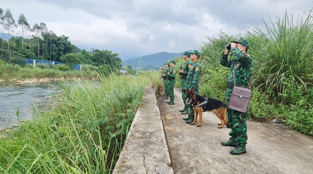 CBCS Đồn Biên phòng cửa khâu Hoành Mô tuần tra, kiếm soát tuyến biên giới đơn vị quản lý.