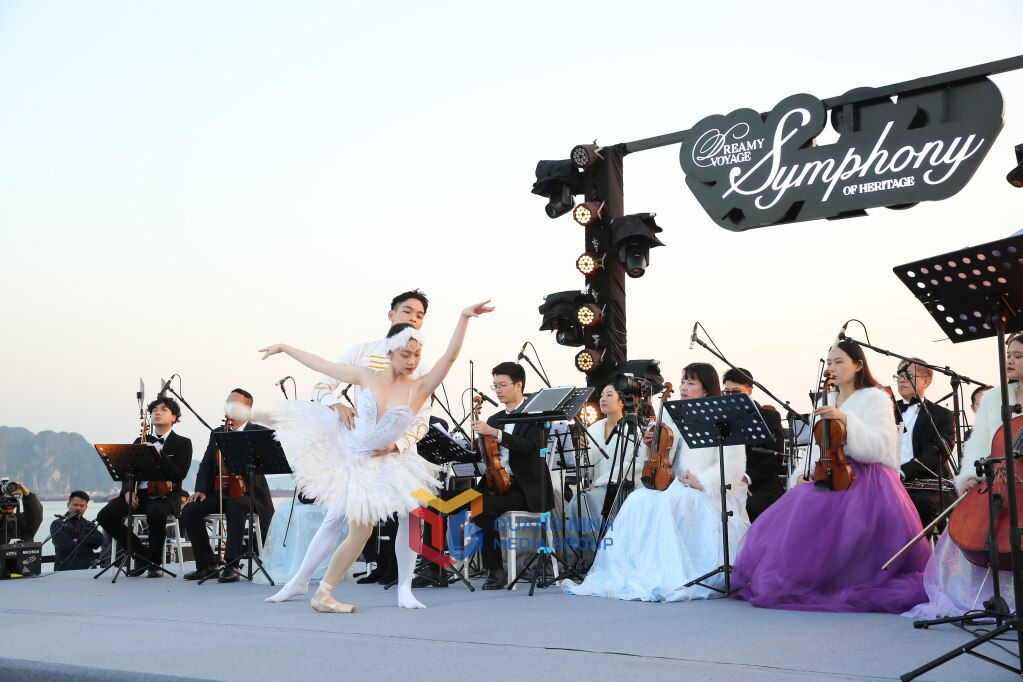 Tiết mục ballet Hồ Thiên Nga.