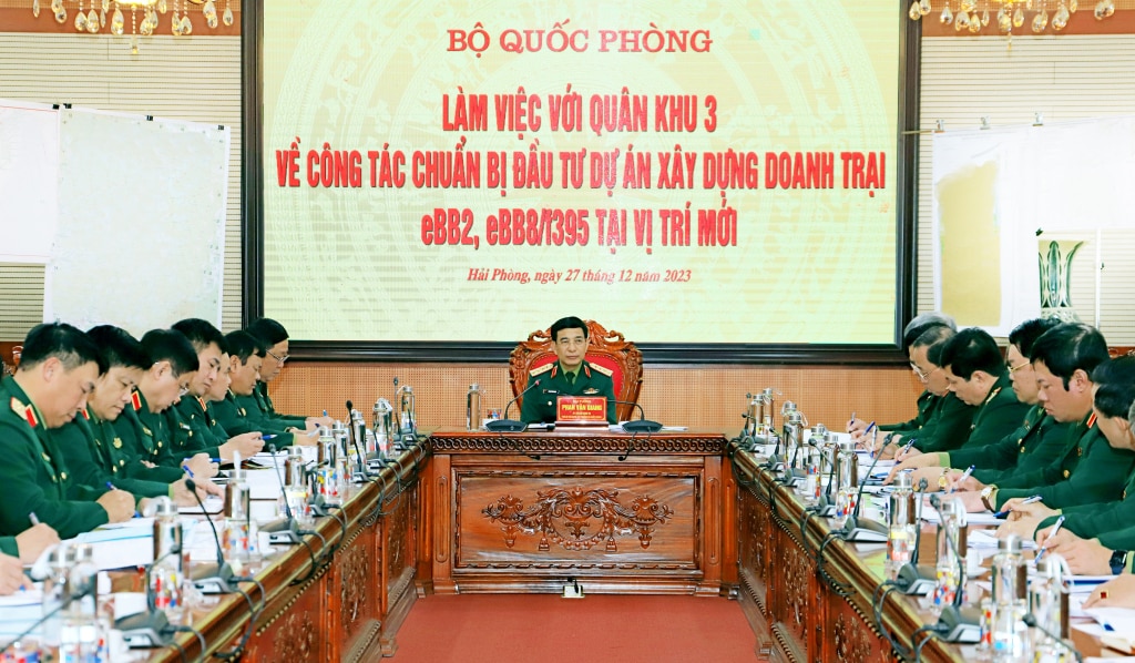 Trung tướng Nguyễn Quang Ngọc, Ủy viên Trung ương Đảng, Tư lệnh Quân khu 3, phát biểu tại buổi làm việc.